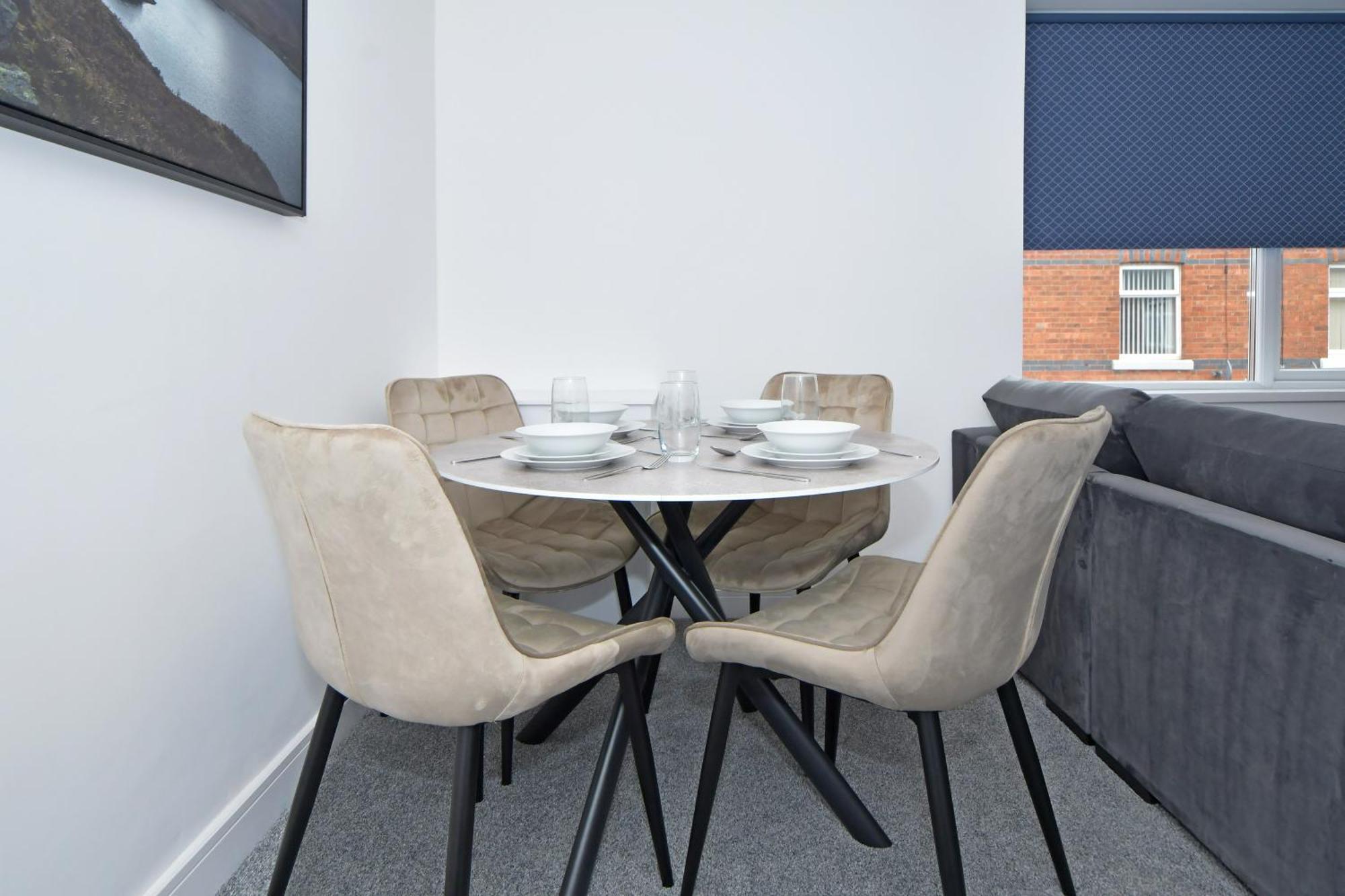 Sapphire Apartments By Yourstays - Luxury 2 Bedroom Apartments In Crewe Exterior foto