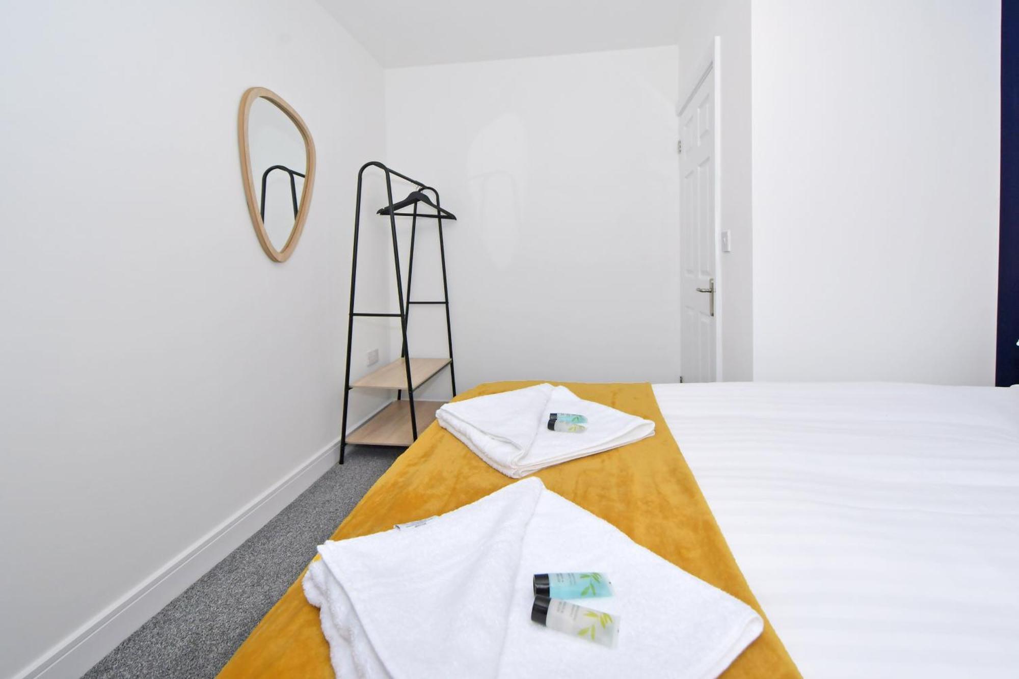 Sapphire Apartments By Yourstays - Luxury 2 Bedroom Apartments In Crewe Exterior foto